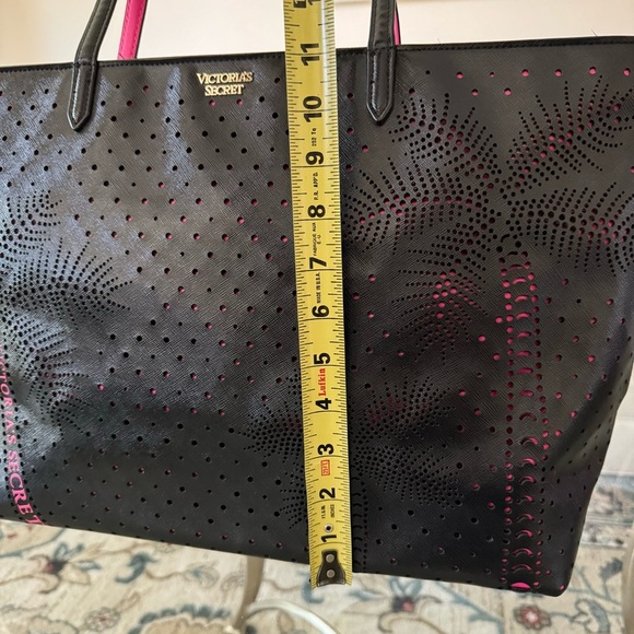 Victoria’s Secret Palm Tree Tote Bag And Sequin Cosmetic Bag Two Piece Set - Picture 13 of 16